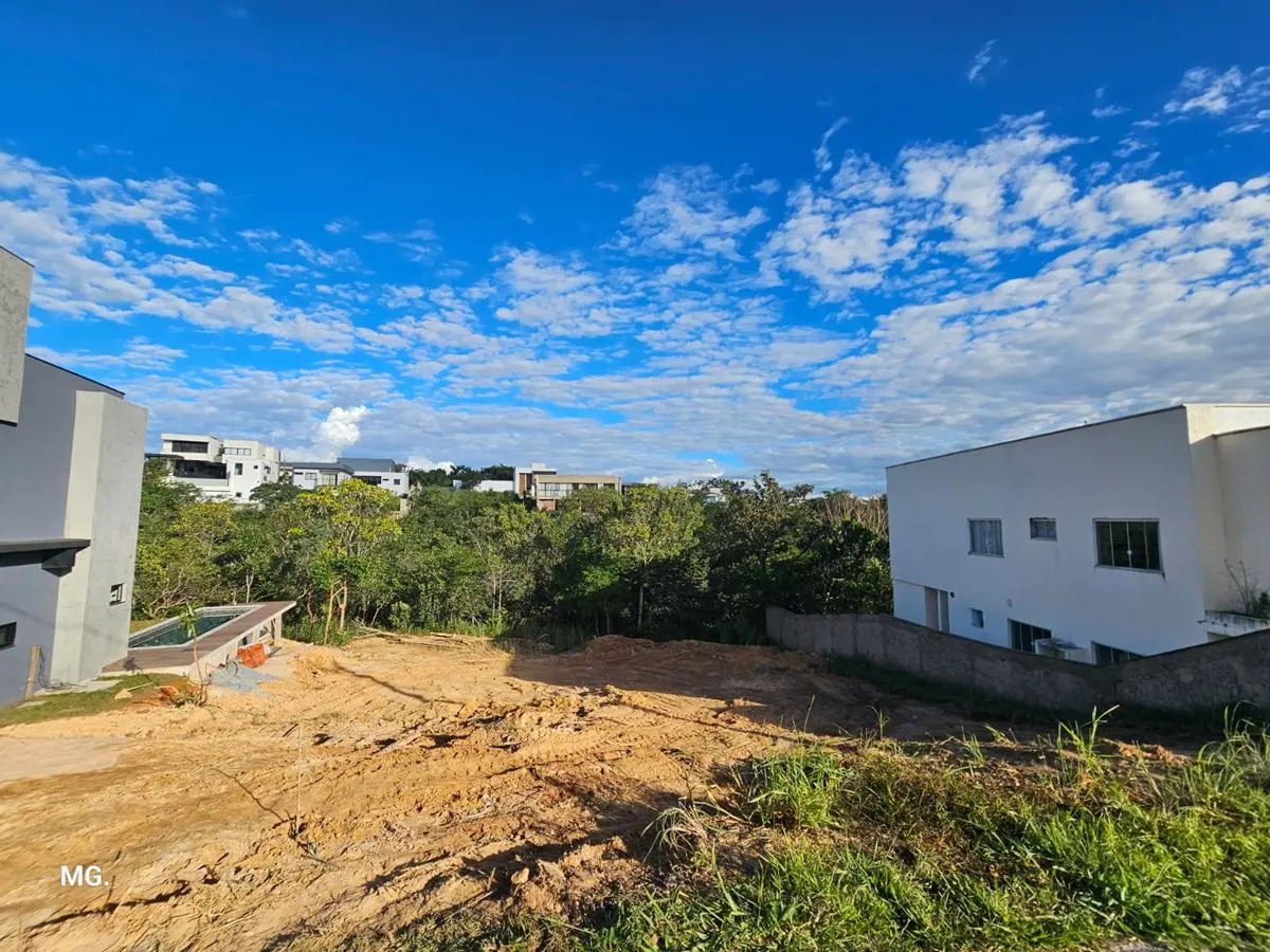  Lote totalmente regularizado e aceitando financiamento bancário.Condomínio pron...