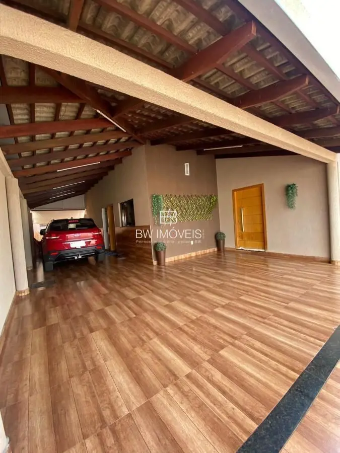  Casa no Tropical Verde – Lote Inteiro3 quartos (1 suíte com armários)Sala com j...