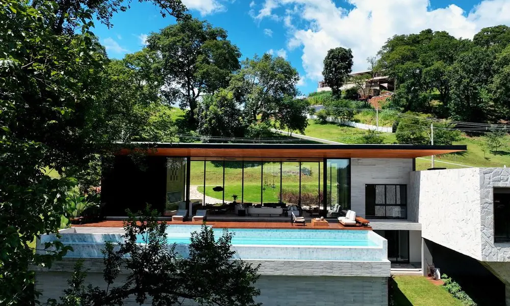 Casa mobiliada com linda vista no Condomínio Aldeia do Vale. 4 suítes, sendo a m...