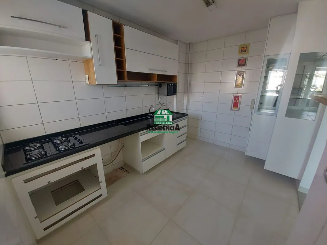 Apartamento contendo: 03 quartos com armários, sendo 01 suíte com ar condicionad...