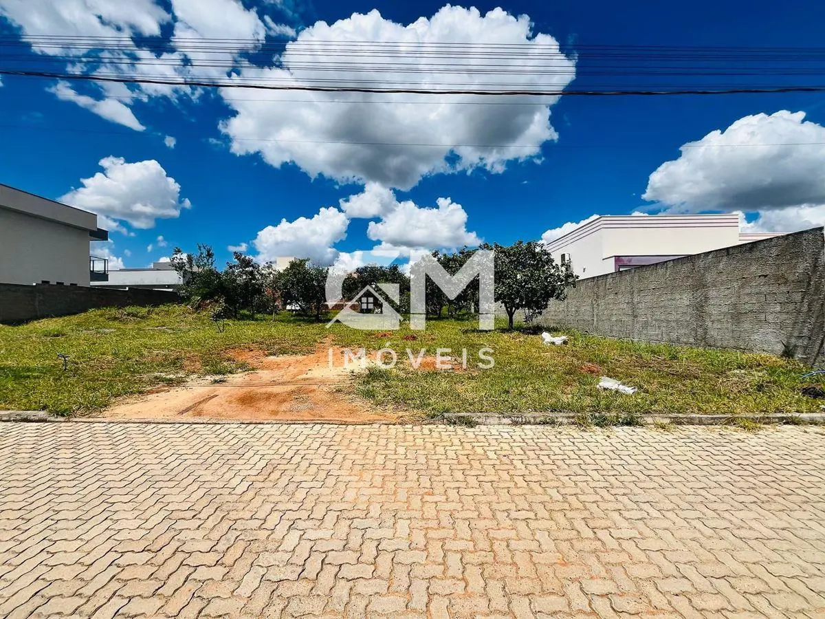 ESCRITURADO 100% ACEITA FINANCIAMENTO - Lote plano, não precisa de aterro;- Mura...