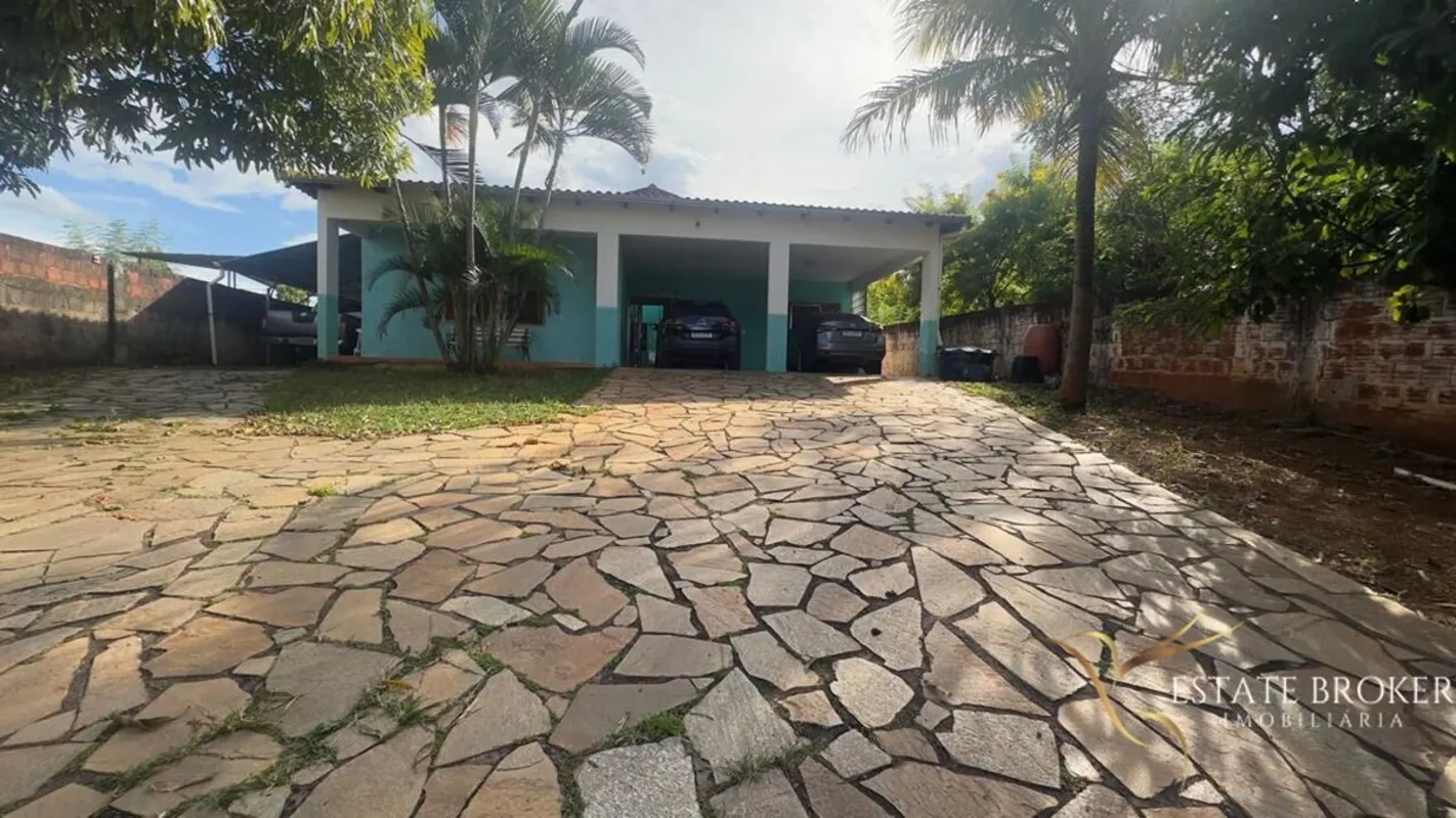 Casa à Venda na SHA Chácara 78 – Espaço, Conforto e SegurançaEncante-se com esta...