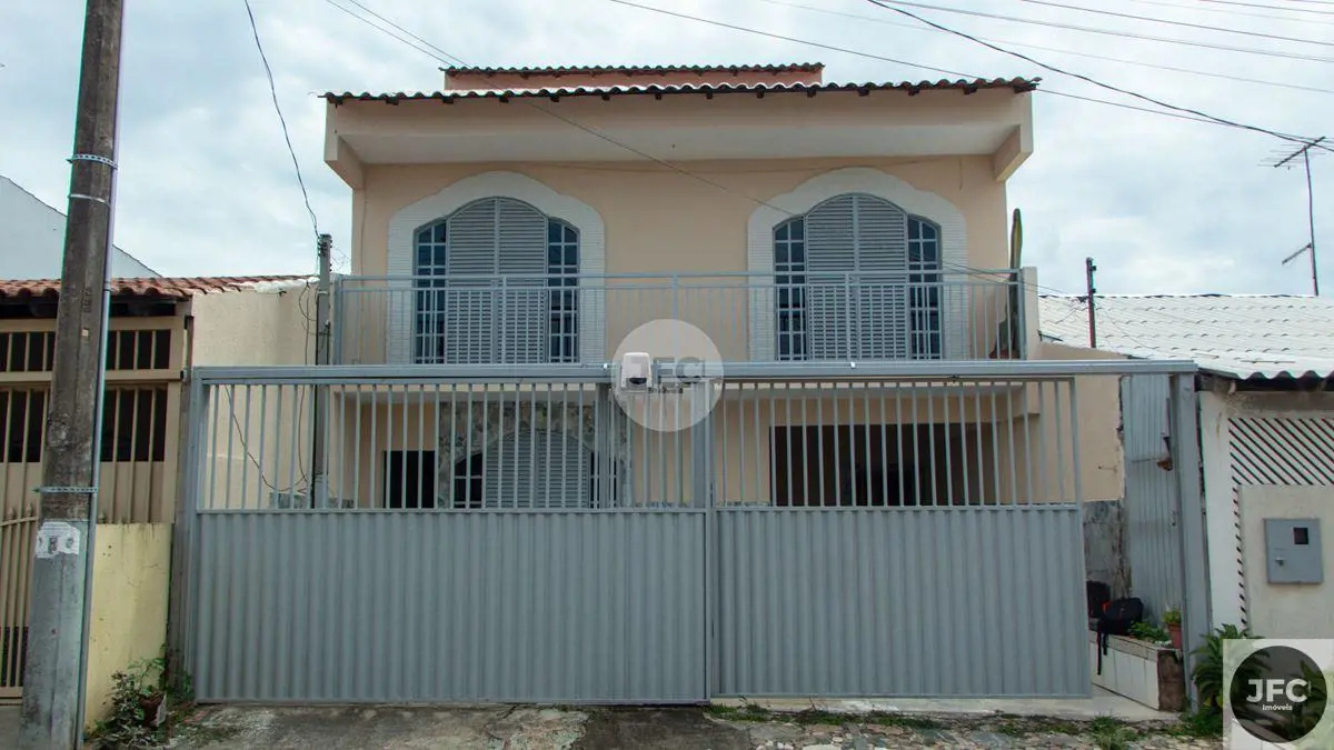 SOBRADO VERSÁTIL À VENDA EM SAMAMBAIA – DF!Ideal para moradia ou investimento! O...