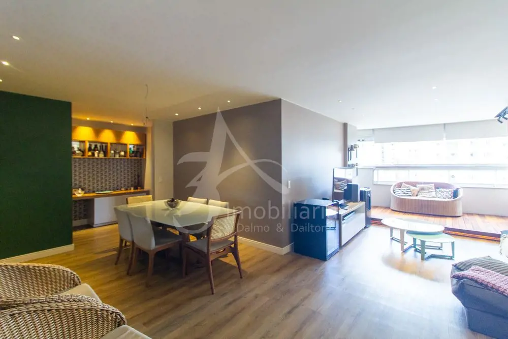 Apartamento reformado e semi-mobiliado – Via Palácio do Sol, Águas Claras.OBS: S...