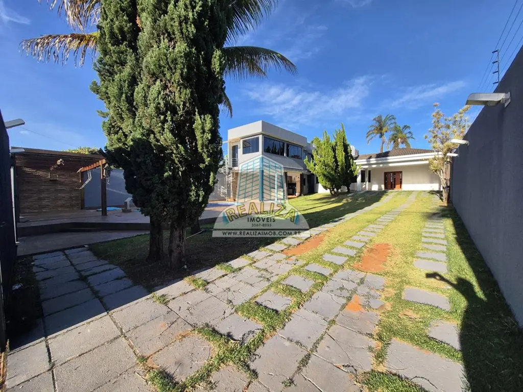 Casa reformada lote 800 m/², Área construída aproximadamente 530m² Excelente cas...