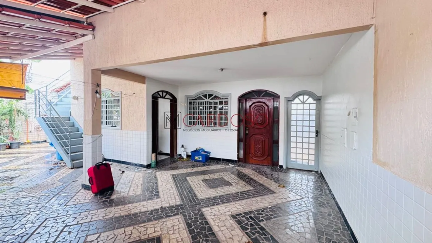 Casa à venda na QR 406 Conjunto 17 – 162m² | 3 Quartos | 2 Suítes | 4 Vagas R$74...