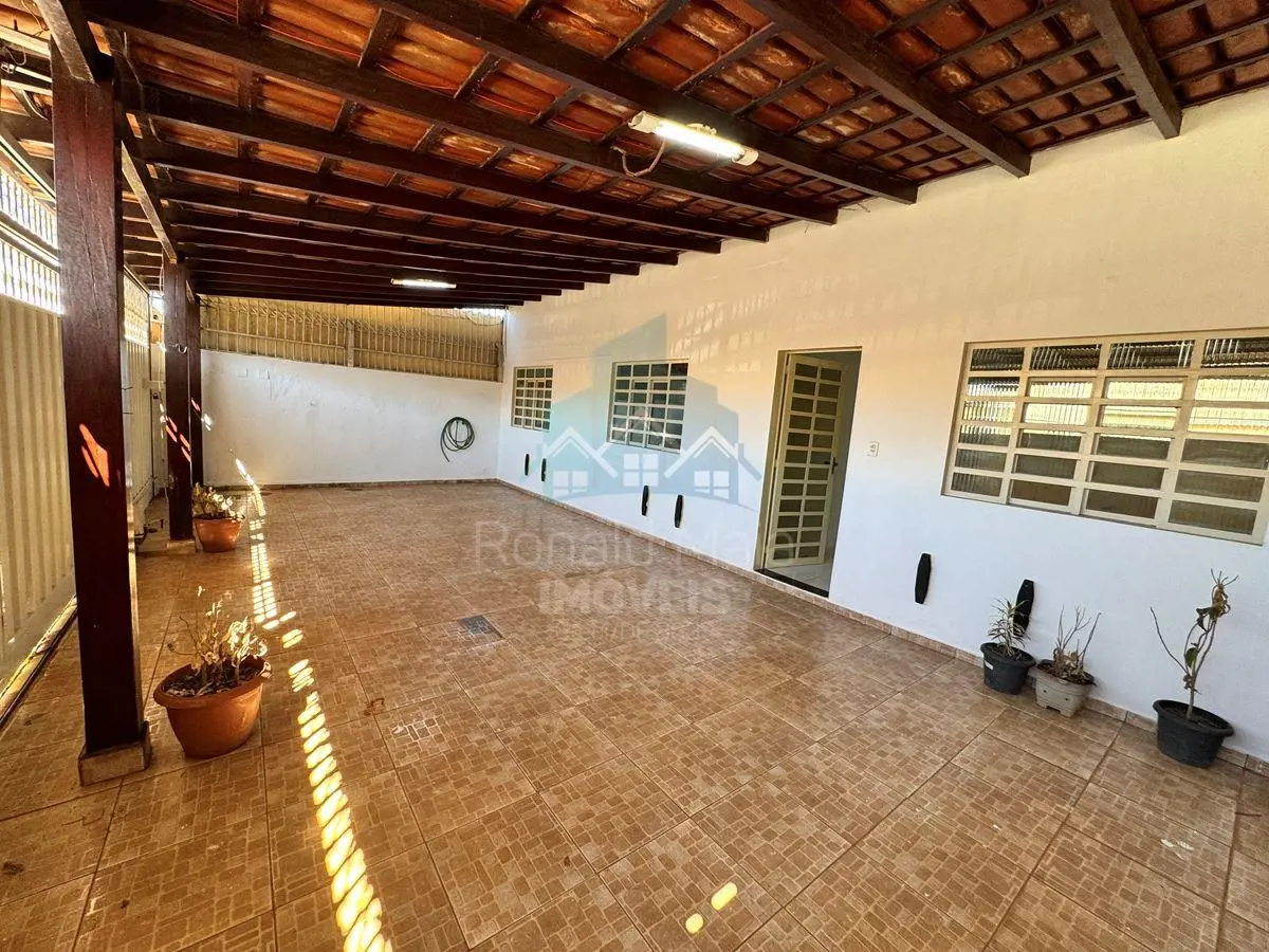 DISPONÍVEL PARA LOCAÇÃO..Linda Casa - Reformada, CASA COM 04 QUARTOS - sendo 01 ...
