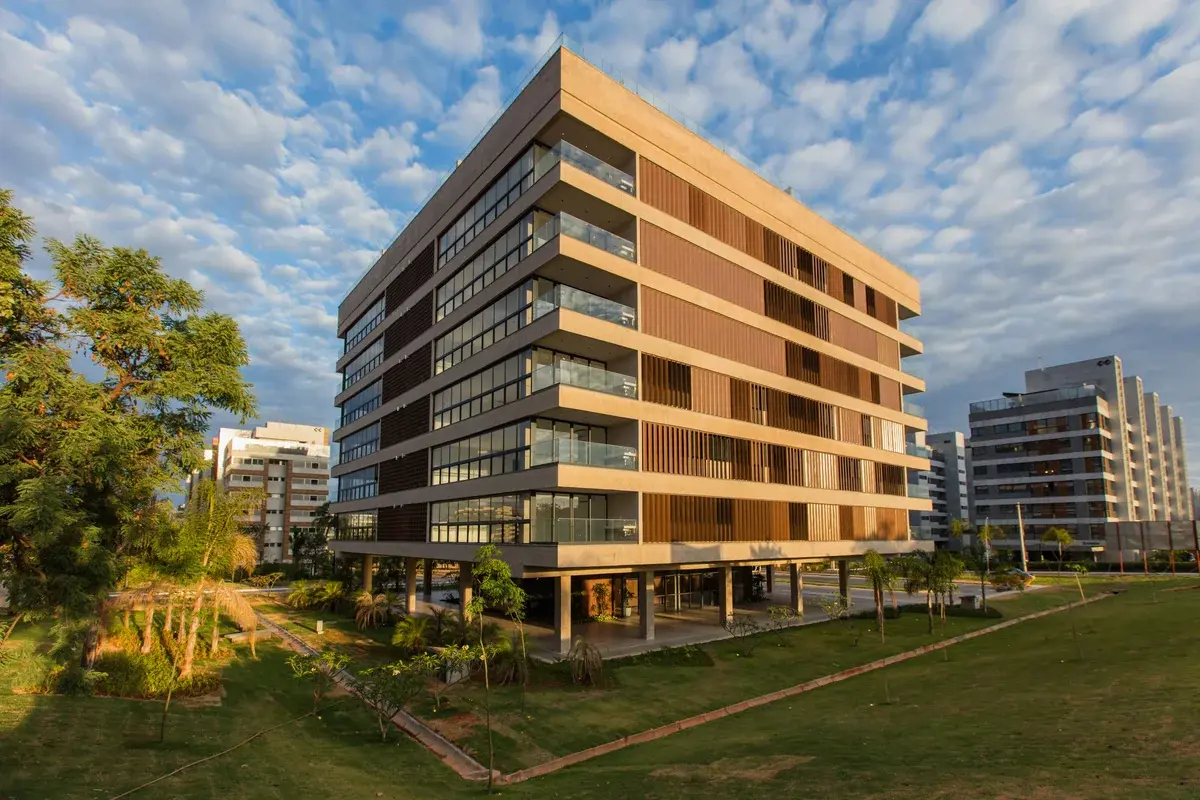 Descubra o Residencial Marianne Peretti na SQNW 304 Bloco A, um empreendimento í...