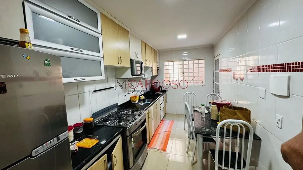 Sobrado, com 3 pavimentos no Riacho Fundo 2Com 3 Dormitórios, incluindo uma suít...