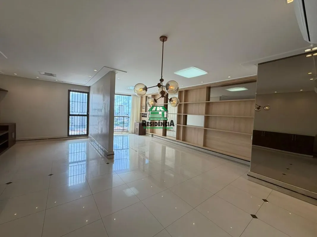 Apartamento contendo:- 03 suítes sendo uma master com closet- Sala de jantar int...