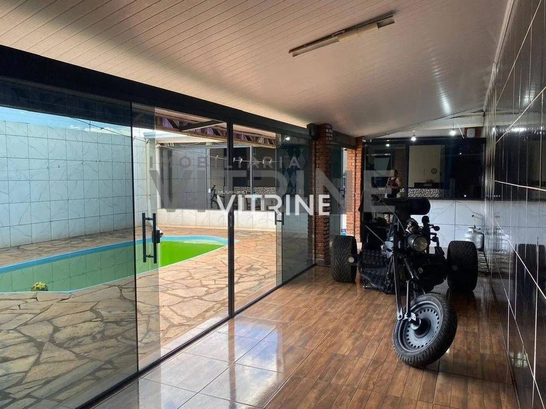 Quadra 41 do Leste/Gama-DF. Casa com lote de 275M2,composta por um quarto suíte/...
