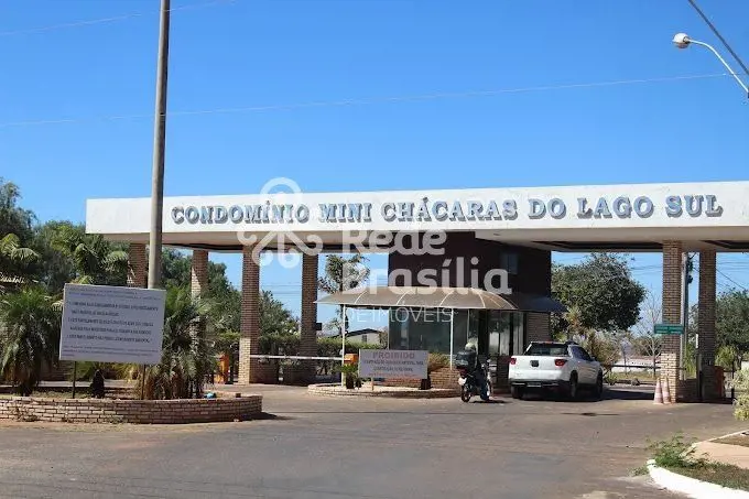 Mini Chacaras, Lote de 600 metros.Pequena casa de 1 quarto localizada nos fundos...