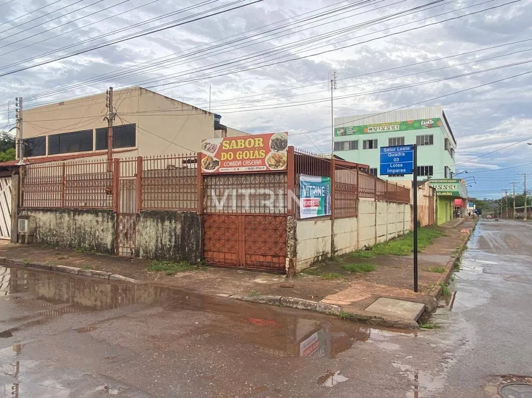 Quadra 03 do Setor Leste,composta por 3 quartos,sala,cozinha,área de serviços,ba...