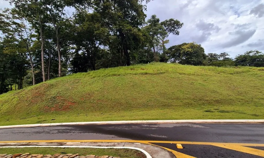 Terreno aclive, de frente a uma APP, localizado no lado alto. DF imóveis 14/04/2...