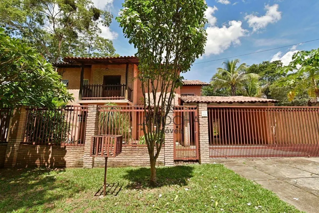JB ROCHA IMÓVEIS VENDECasa rústica no Condomínio Belvedere Green com dois pavime...