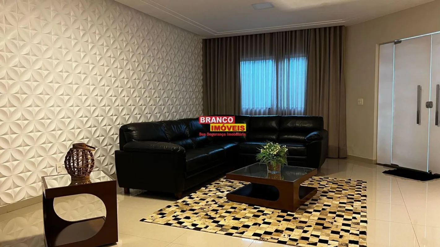 DESCRIÇÃO DO IMÓVEL:Casa Escriturada com 4 Suítes no Jockey Club, Condomínio Fec...
