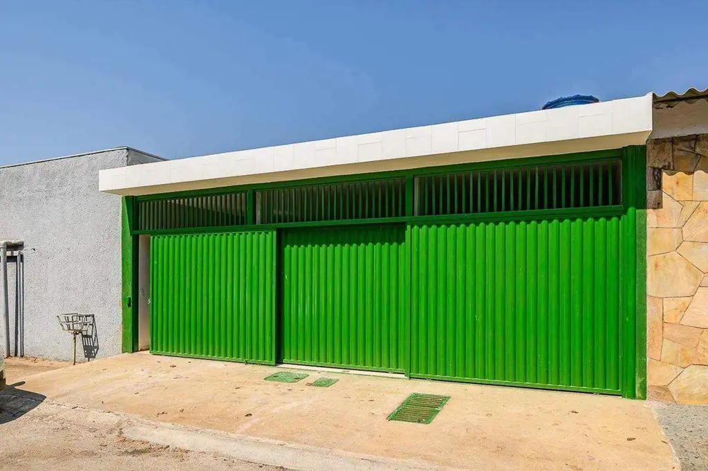 Excelente casa proxima a W3 SUL, reformada em 2021, com 200 m²; sala com piso em...