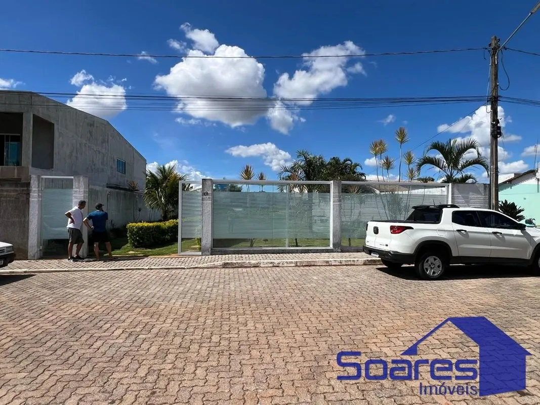 Excelente oportunidade! Linda casa com 02 quartos amplos, sala espaçosa, cozinha...