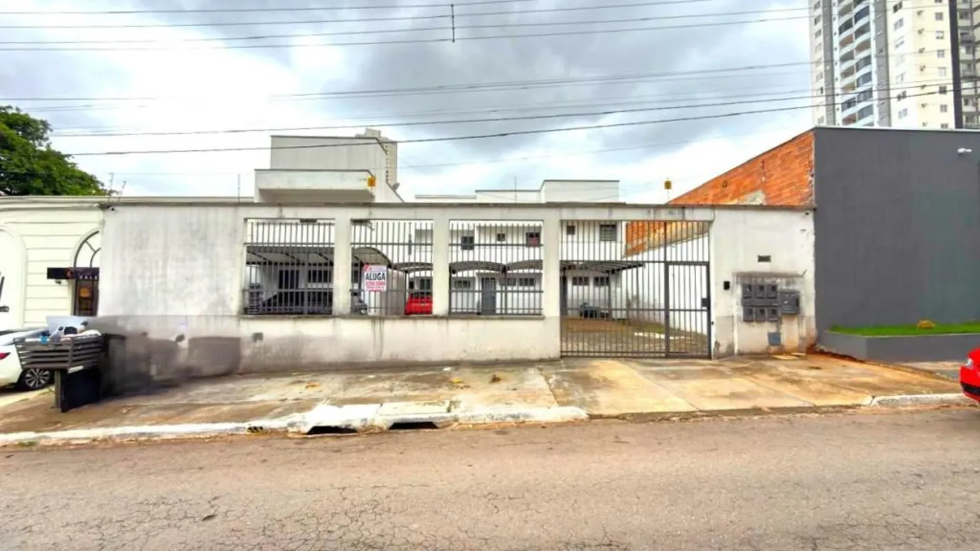 Flat duplex pavimento inferior com sala conjugada com cozinha americana com armá...