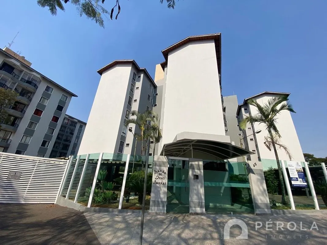 Apartamento com três quartos sendo uma suíte, sala, sacada, cozinha, banheiro so...