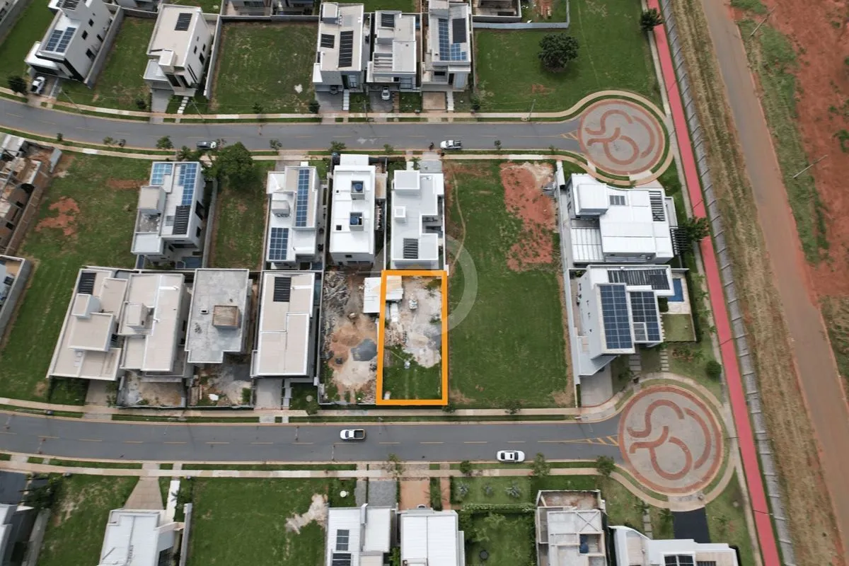 Terreno localizado no condomínio Parqville Jacarandá, em Aparecida de Goiânia – ...