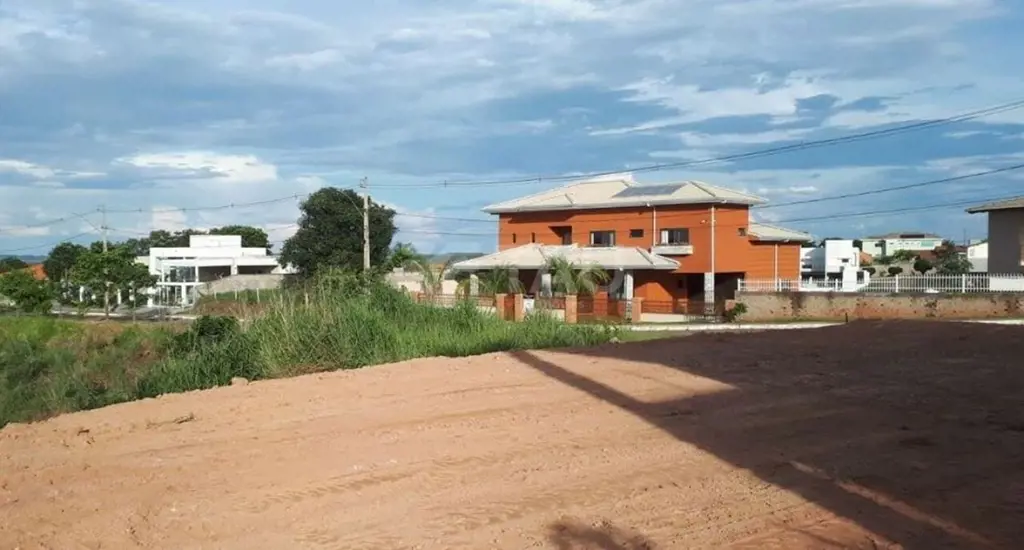 Sua oportunidade de construir seu novo lar, está aqui!Excelente terreno, ESCRITU...