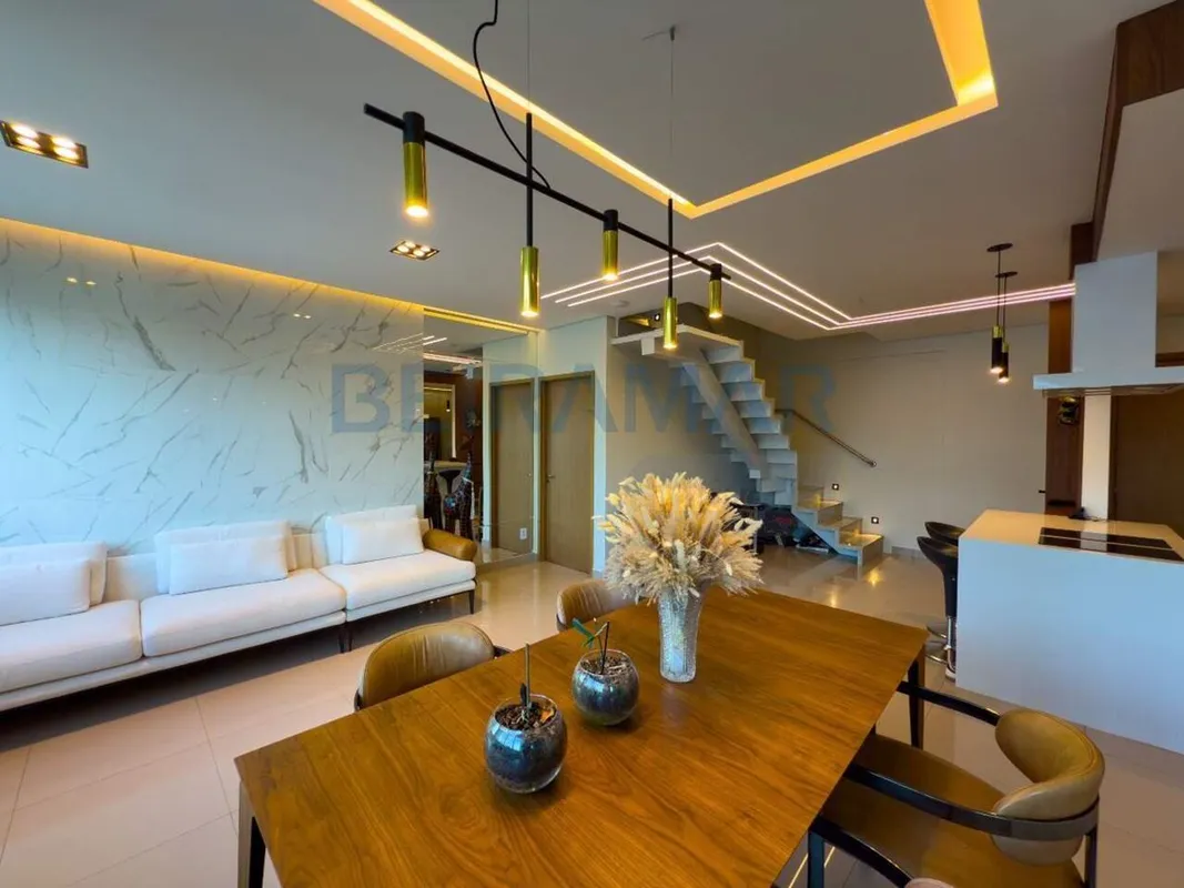 Cobertura Duplex Reformada com 202m² - Conforto, Estilo e Lazer CompletoLocaliza...
