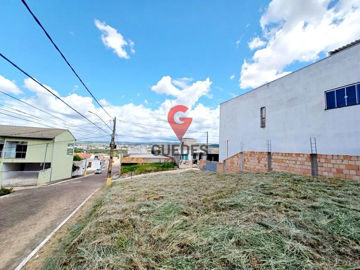 OPORTUNIDADE DE COMPRAR O ÚLTIMO LOTE COM VISTA!!!LOTE DE ESQUINA, ACIMA DO NÍVE...