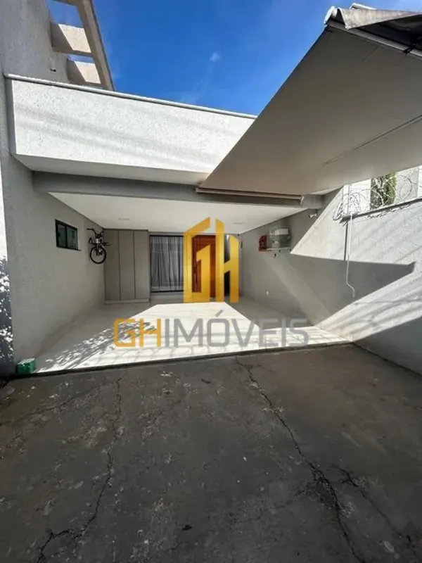 Linda casa Mobiliada com 3 Suítes e Piscina localizada na Vila Rosa A casa possu...