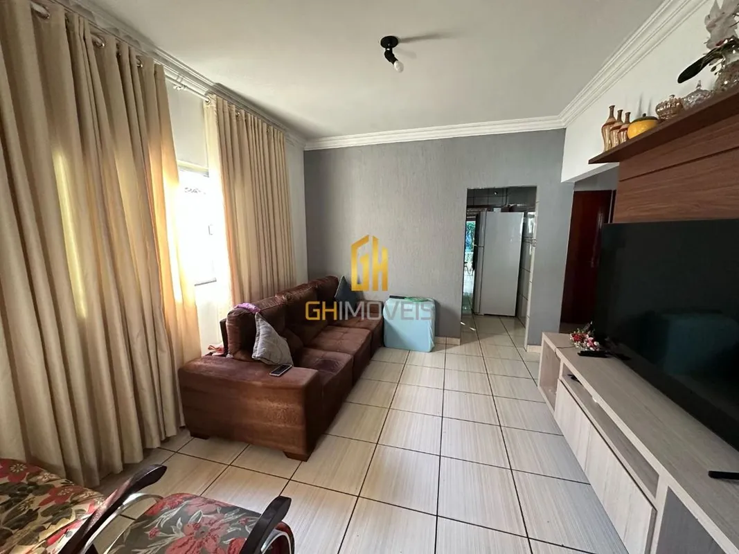 Casa no Residencial Canadá, próximo da Escola Oficial do Flamengo, com 280m² de ...