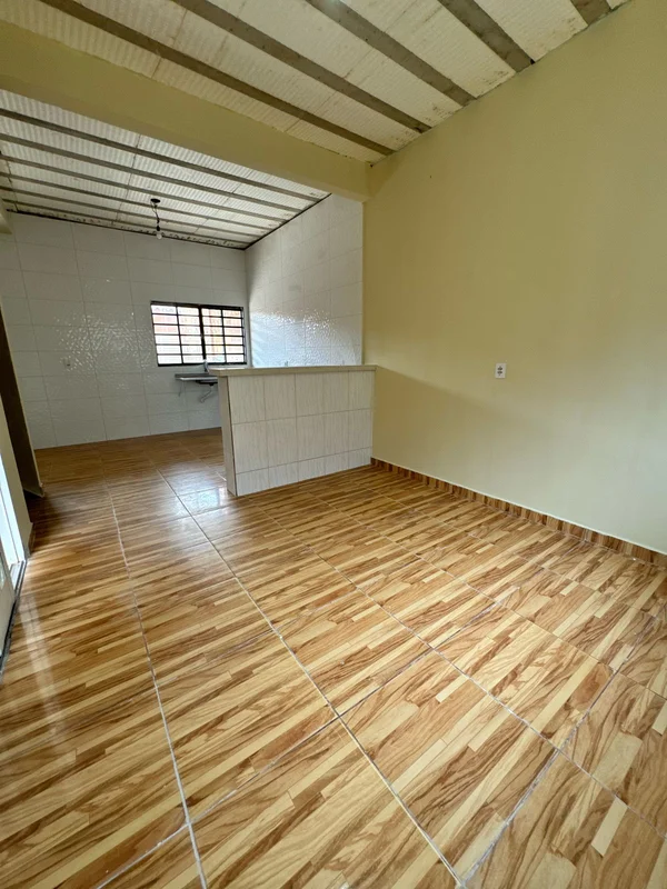 Alugo casa sozinha no loteSETOR: Sol Nascente proximo ao Trem bomCasa sozinha no...