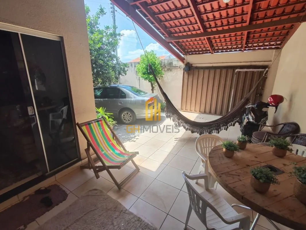 CA1247Casa com 3 quartos no Setor Santos Dumont, em terreno com 180m² com 134m² ...