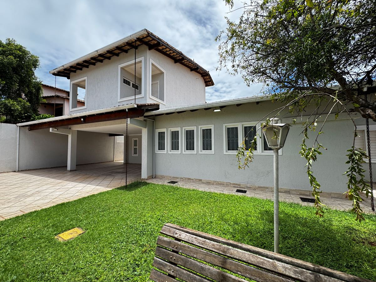 Vendo com Exclusividade essa Linda casa DESOCUPADA, localizada no meio do Lago N...