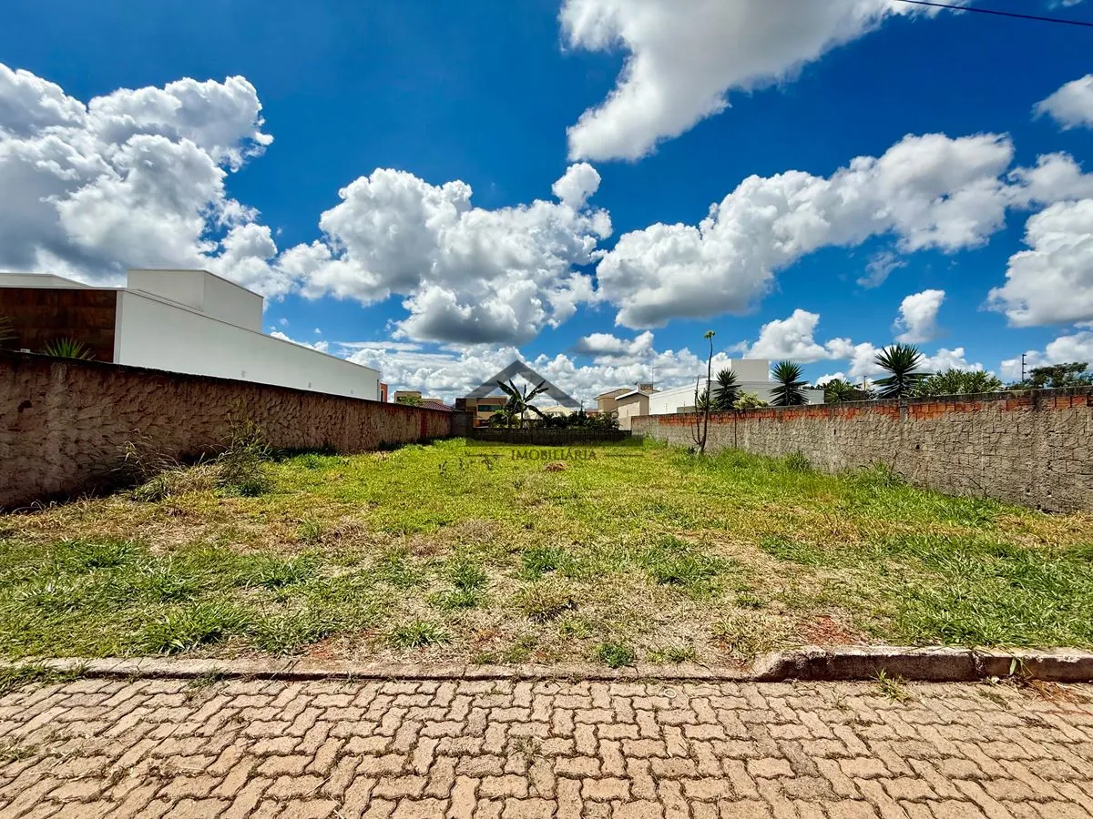 AJ MENDES IMOBILIÁRIA VENDE EXCELENTE LOTE NO CONDOMÍNIO ALTO DA BOA VISTA SOBRA...