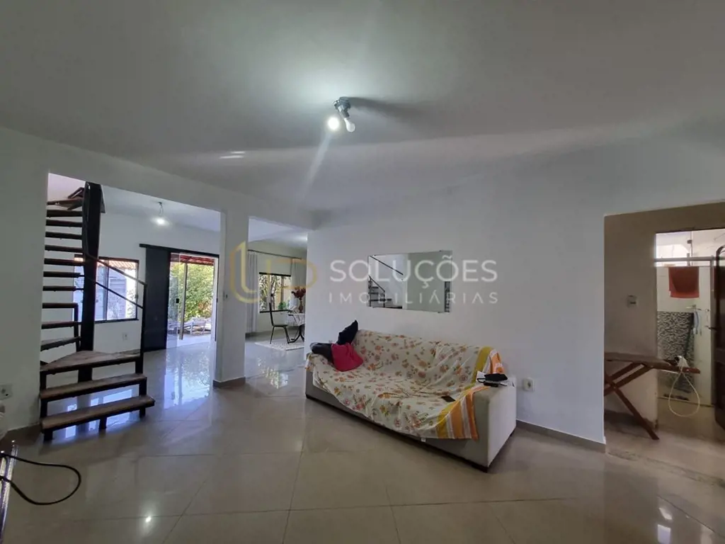 4 Quartos | Despensa | 2 Suítes | 3 Vagas | Terreno: 300m² | Construção: 260m² |...
