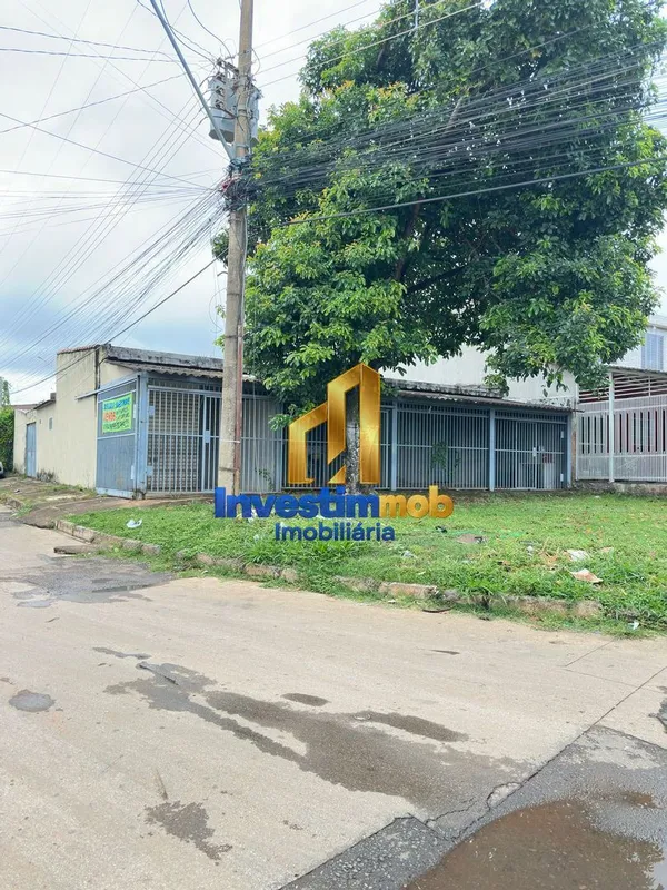 Imobiliária Investimmob vende:Casa de esquina , com área verde , na QR 415. Exce...