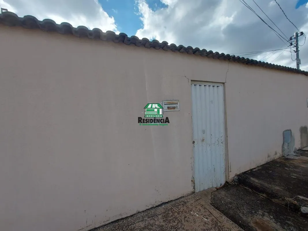 Casa contendo : 02 quartos, Banheiro social, Sala, Cozinha, Área de serviço, Qui...