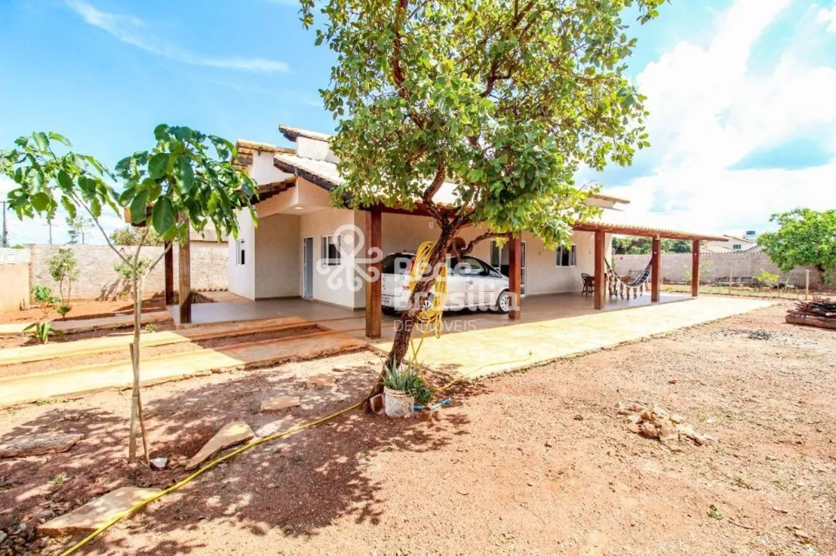 Aconchegante, prática e funcional! Excelente casa com 3 quartos numa das mais be...