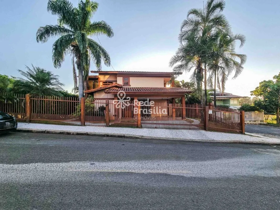 Casa à Venda - SHIS QI 25, Lago Sul - Brasília/DFLocalizada em uma das quadras m...