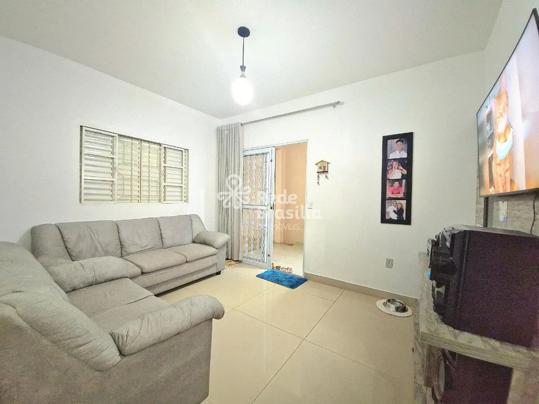 Casa situada no bairro Setor Tradicional - São Sebastião, próximo a área comerci...