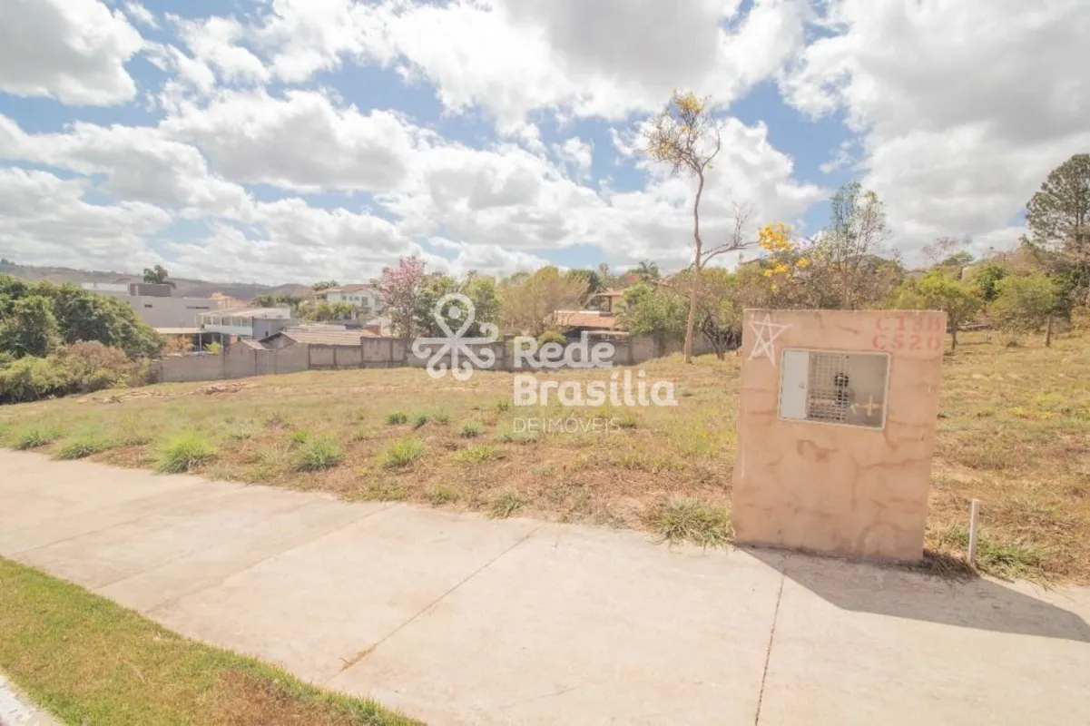 490 m²Área totalExcelente terreno regularizado, em um dos condomínio mais tradic...