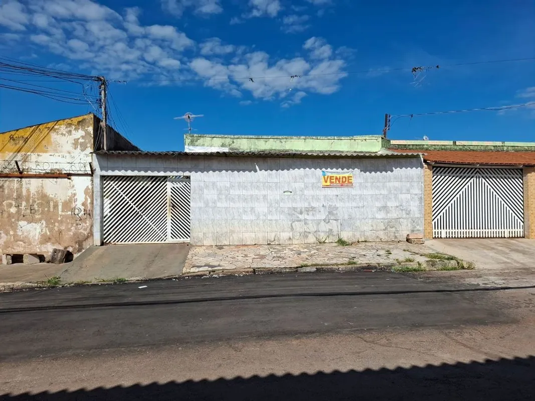  Este imóvel fica em localização diferenciada QNM 09 Ceilândia . Há 50m da Av El...