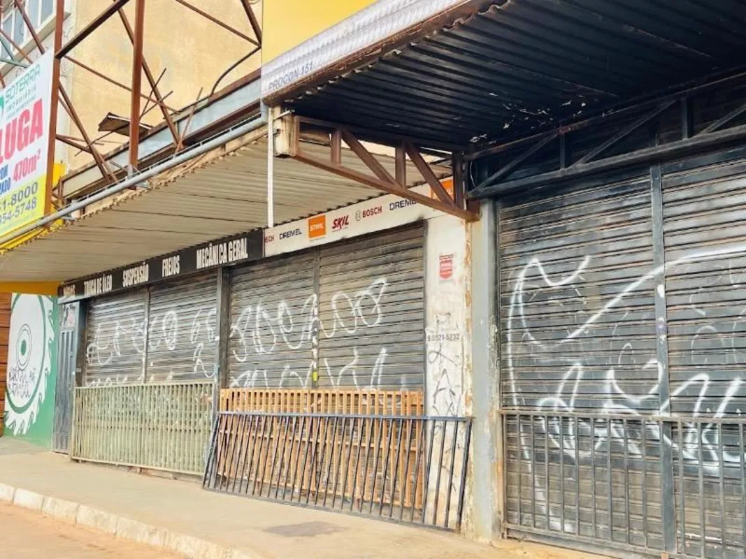 Loja comercial no Setor industrial Taguatinga AVENIDA HELIO PRATESLocal de grand...