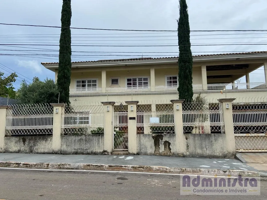 Excelente casa de 2 pavimentos com 5 suítes e área de lazer completa!   Venha mo...
