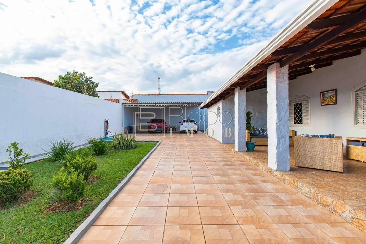 CONDOMÍNIO MORADA DA SERRASENDO UMA CASA TERREA.(3)Quarto, sendo 1 suíteSala int...