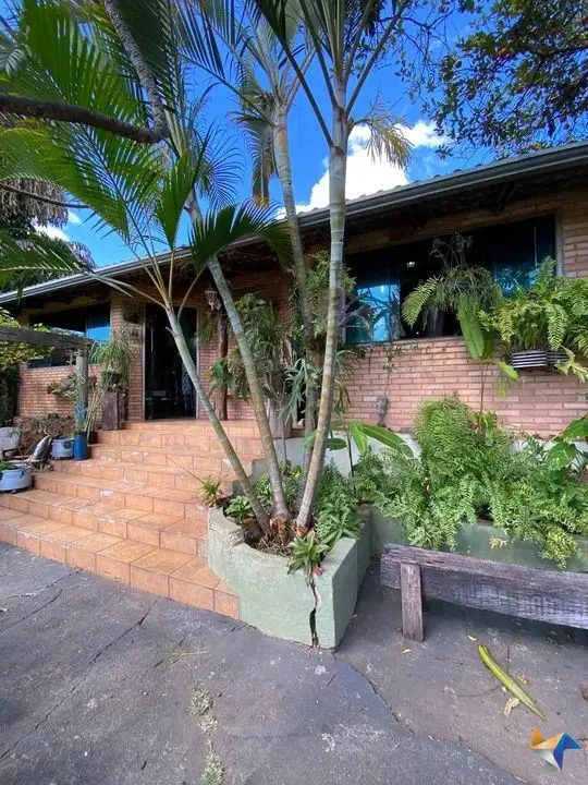 Excelente Casa RústicaTipo loft grande e aconchegante.Erguida em um lote de 1050...