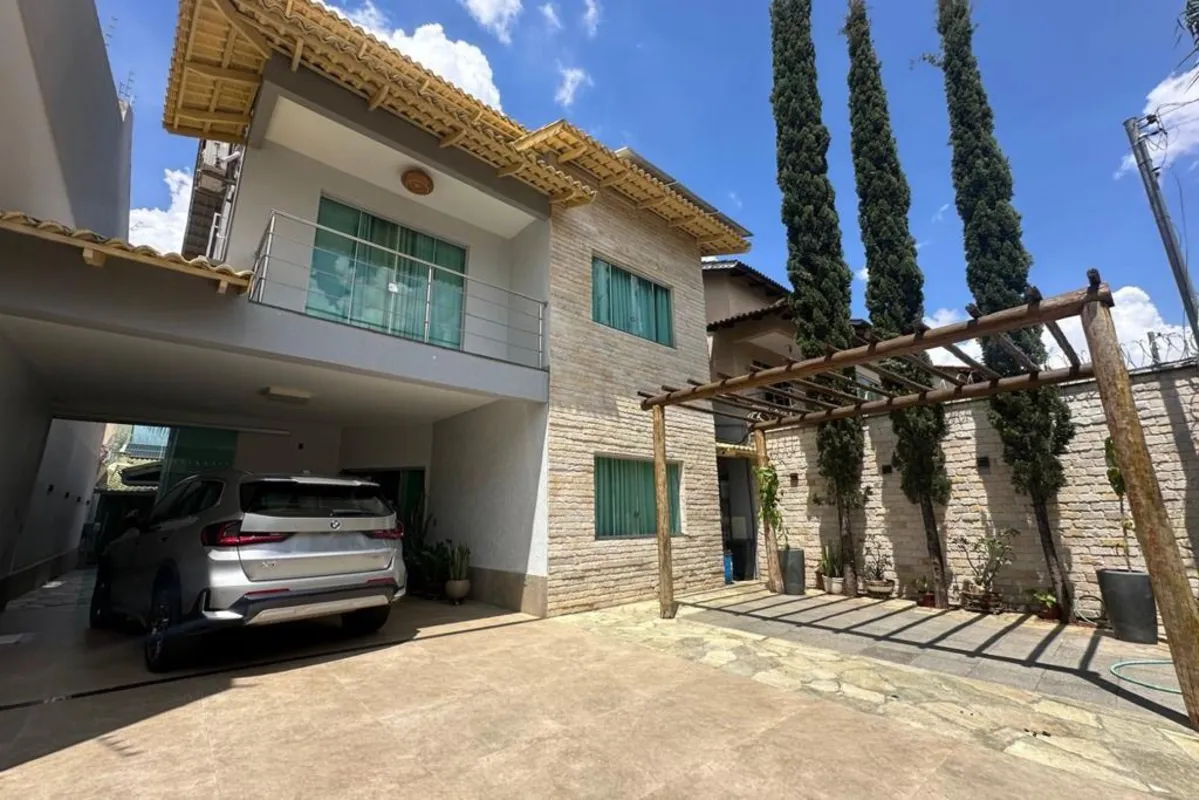 Sobrado de 257 mÂ² com 03 quartos Ã  venda no Jardim AmÃ©rica - GoiÃ¢nia Sobrado...