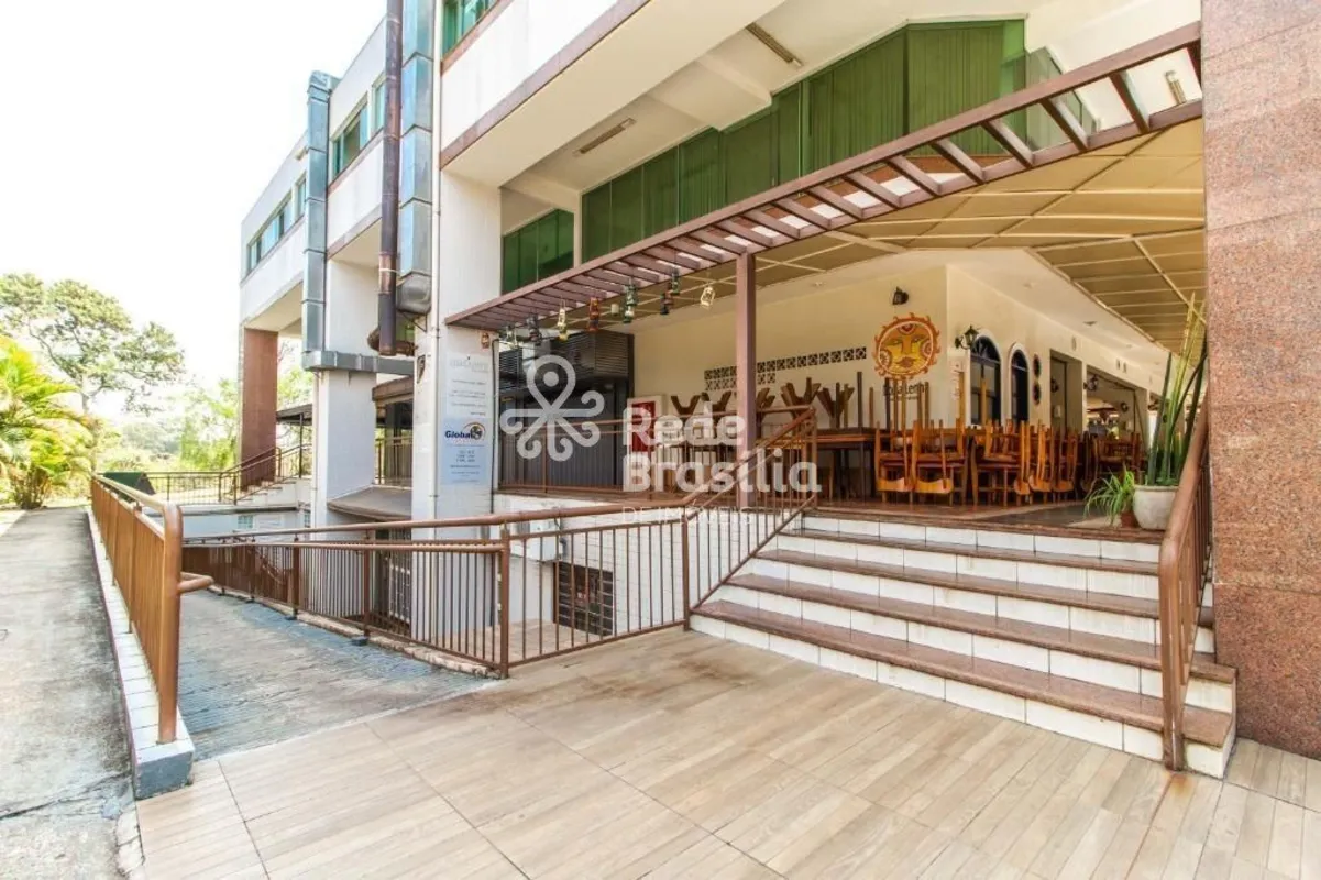 CLN 413, Lojas comerciais - Asa Norte DFSão duas salas integradas.Possui dois ba...