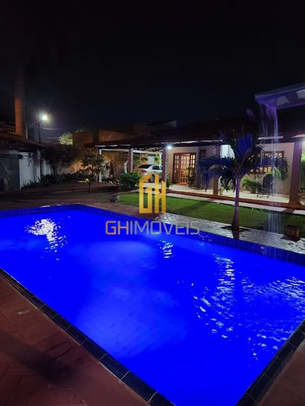 CA1332Casa com lote de 600m2 e área construída de 334m2 localizada no Clina Park...