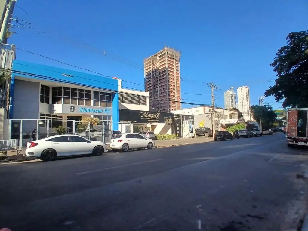 Excelente sala comercial térrea no Setor Oeste, com 39 m², copa, recepção, ambie...